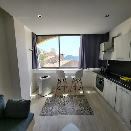 Apartment Cassisfamily *